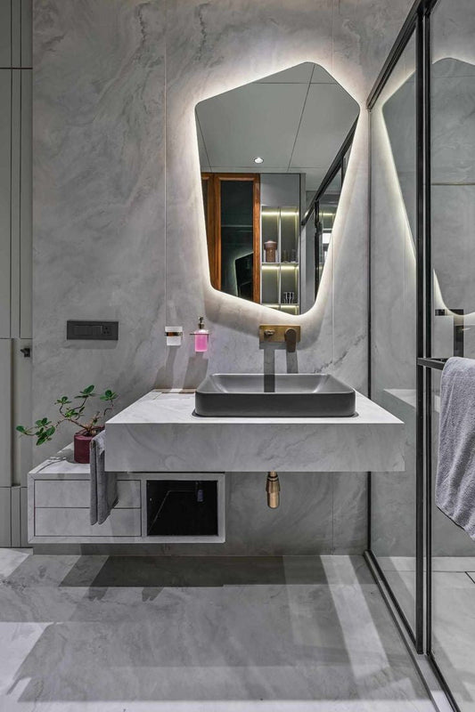 Nova Style : Miroir PENTAGONE de salle de bain avec LED