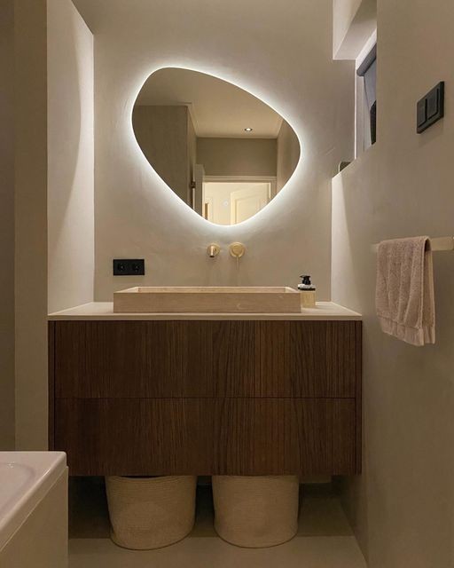 Nova Style : Miroir TOTEM de salle de bain avec LED