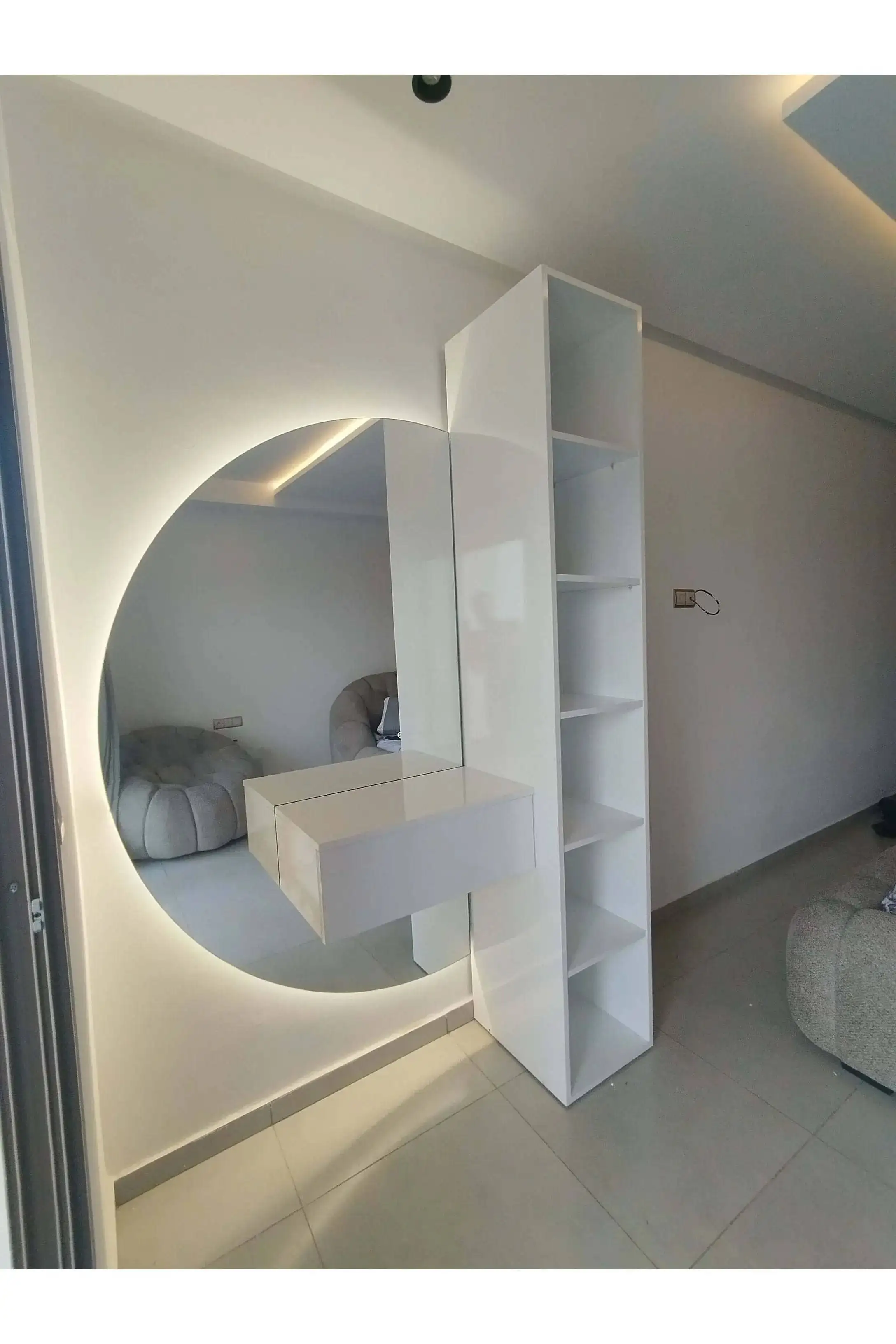 Ensemble Meuble et Miroir rétroéclairé — Vue de profil